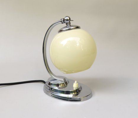 Verchromte Art Deco Nachttischlampe mit Glasschirm, 1930er bei Pamono kaufen