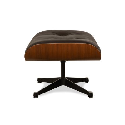 Poltrone e poggiapiedi in pelle marrone scuro di Charles Ray
