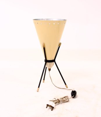 3 legged table lamp