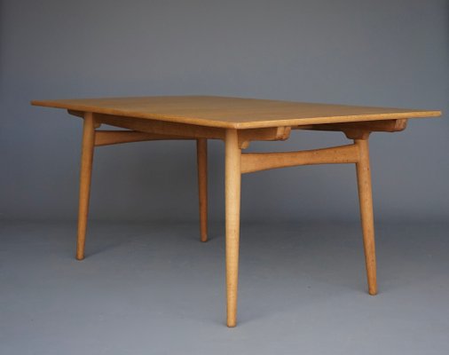 Oak Model AT 310 Extendable Dining Table by Hans J. Wegner for