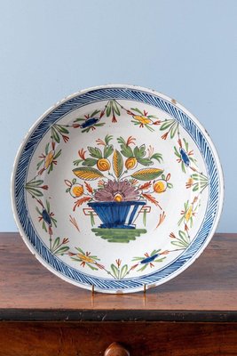 Dutch Delft Polychrome Floral Dish, 18th Century for sale at Pamono