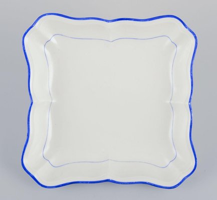 Quadratische Weiße Porzellanschalen mit Blauem Rand von Meissen, Deutschland, Frühes 20. Jh., 2er Set bei Pamono kaufen