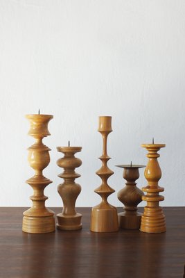 Skandinavische Kerzenhalter aus Holz, 5 . Set