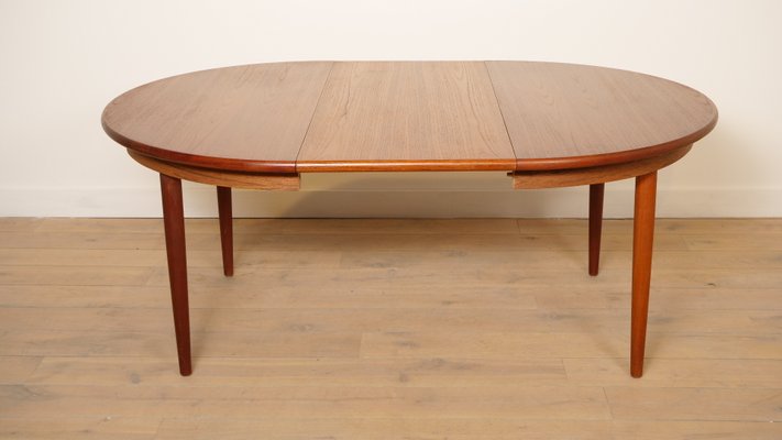 Vintage Extendable Round Dining Table in Teak for sale at Pamono
