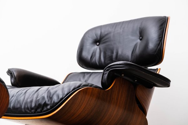 Set of Mid-Century Model 670 and Lounge Chair and 671 Ottoman by