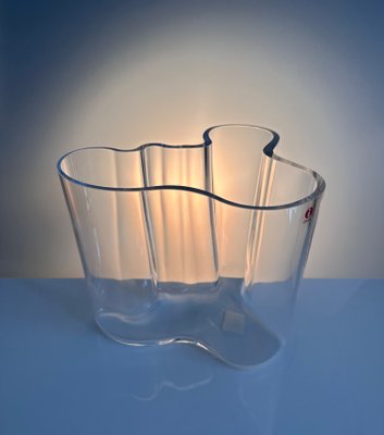 Large Model 3030 Sculptural Savoy Flower Vase in Clear Glass by