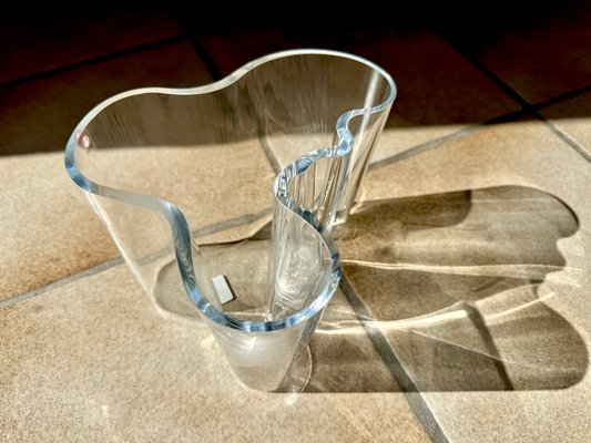 Large Model 3030 Sculptural Savoy Flower Vase in Clear Glass by