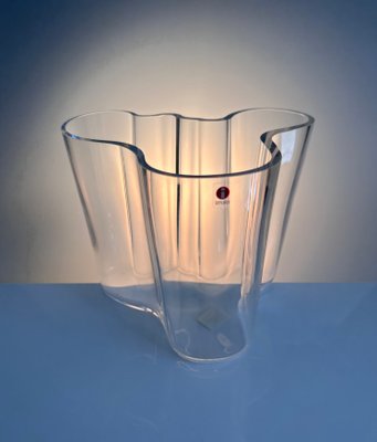 Large Model 3030 Sculptural Savoy Flower Vase in Clear Glass by