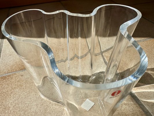 Large Model 3030 Sculptural Savoy Flower Vase in Clear Glass by