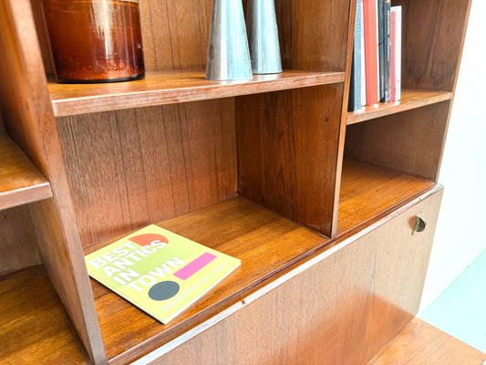 Bücherregal Sideboard aus Teak & Messing, 1960er bei Pamono kaufen