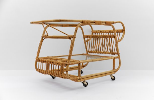 Italienischer Servierwagen aus Bambus Rattan & Glas, 1950er bei Pamono  kaufen