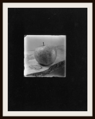 Josef Sudek, Stillleben mit Apfel, 1960, Silbergelatine-Druck bei