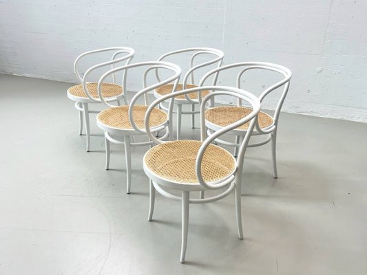 Model 209 Bentwood Chair from Thonet, 2020 for sale at Pamono