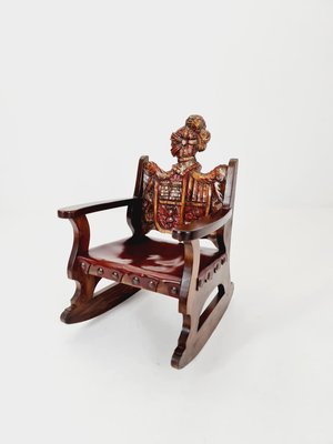Poltrona a dondolo antica in legno intagliato a mano, Spagna