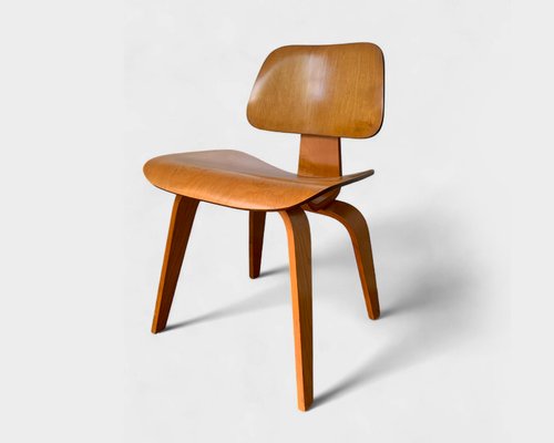 DCW Dining Chair in Wood by Charles & Ray Eames for Herman Miller