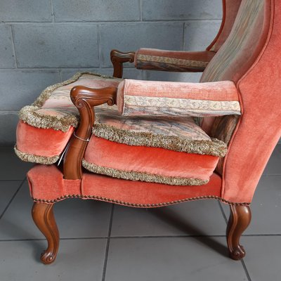 Vintage Bergère Ohrensessel mit lachsfarbenem Samtbezug & Louis XV Stoffbezug, 1950er bei Pamono kaufen