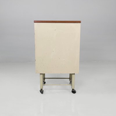 Moderne Mid-Century Metall Kommode mit Rollen, Italien, 1950er bei Pamono kaufen