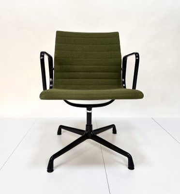 Early Edition EA 208 Swivel Side or Dining Chair with Black Aluminum Frame  by Charles Ray Eames for Herman Miller Vitra, 1960s