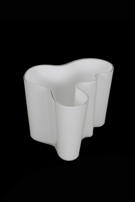 Large White Savoy Glass Vase by Alvar Aalto for Iittala, 1950s for sale at Pamono