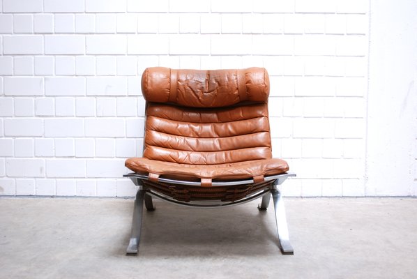 Ari lounge chair top