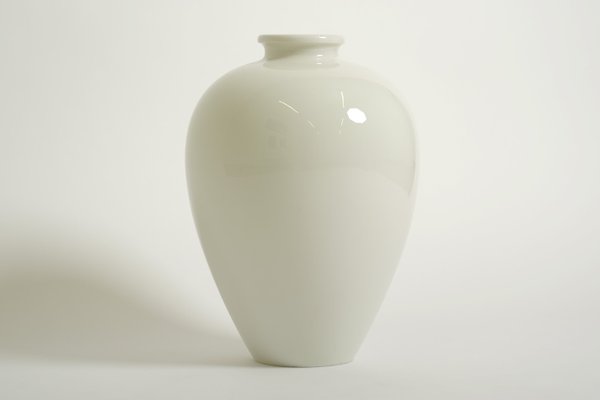 Große weiße Bauhaus Porzellanvase von Trude Petri für KPM Berlin, 1930er bei Pamono kaufen