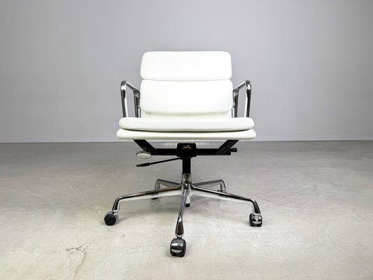 EA 217 Executive Desk Chair in White Leather by Charles Eames for