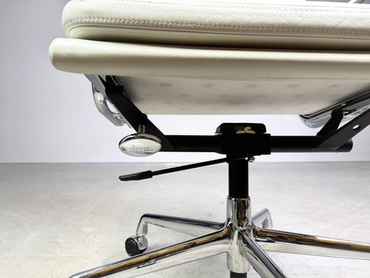 EA 217 Executive Desk Chair in White Leather by Charles Eames for