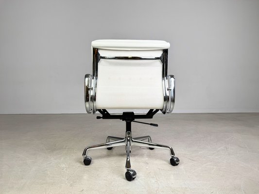 EA 217 Executive Desk Chair in White Leather by Charles Eames for