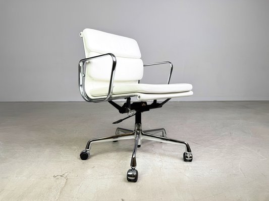 EA 217 Executive Desk Chair in White Leather by Charles Eames for