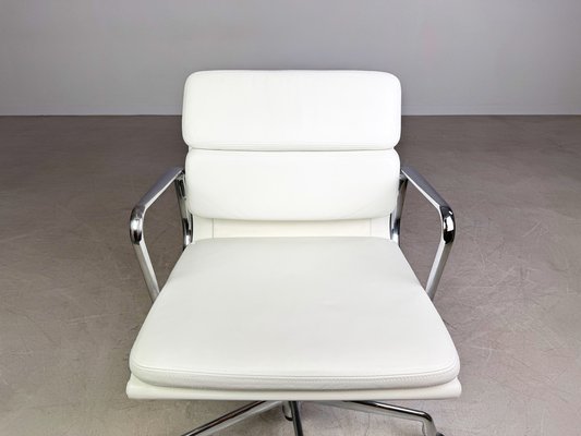 EA 217 Executive Desk Chair in White Leather by Charles Eames for