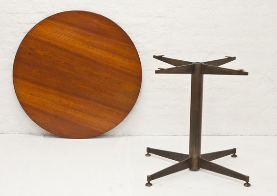 Mesa de comedor italiana pequeña redonda, años 50 en venta en Pamono Mesa de comedor italiana pequeña redonda, años 50 en venta en Pamono