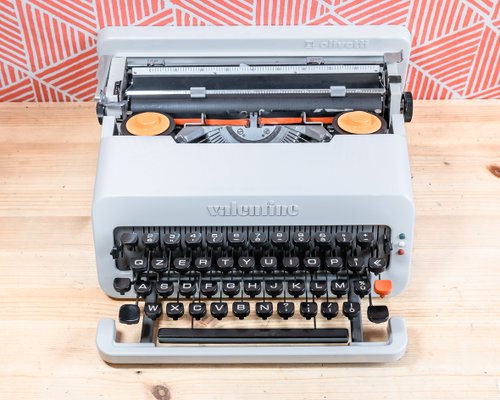 White Olivetti Valentine Typewriter, 1970 for sale at Pamono