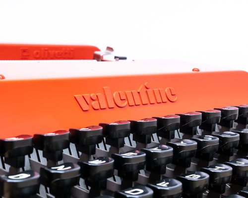 Olivetti Valentine Typewriter, 1970 for sale at Pamono