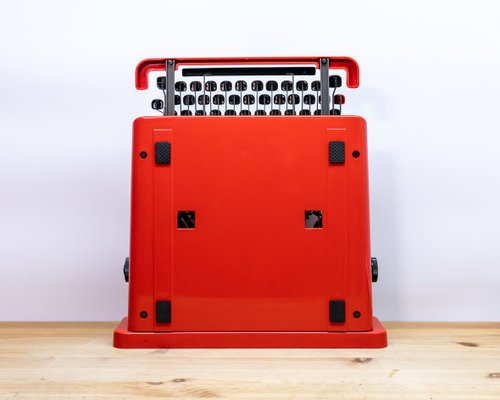 Olivetti Valentine Typewriter, 1970 for sale at Pamono