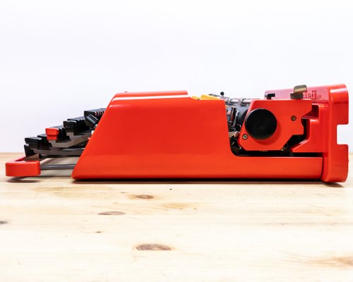 Olivetti Valentine Typewriter, 1970 for sale at Pamono