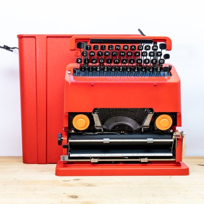 Olivetti Valentine Typewriter, 1970 for sale at Pamono
