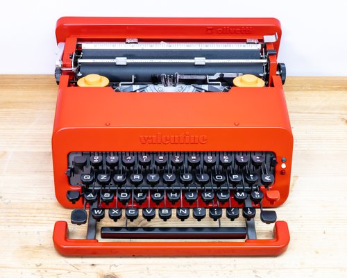 Olivetti Valentine Typewriter, 1970 for sale at Pamono