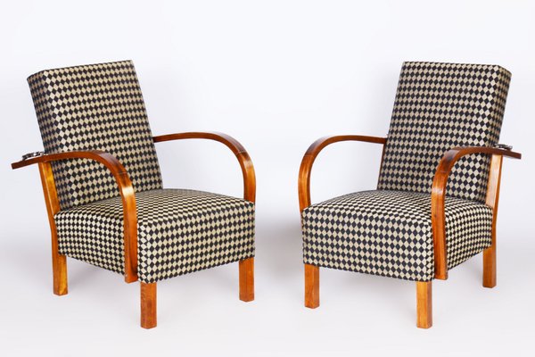 Art Deco Lehnstühle aus Nussholz, Tschechien, 1930er, 2er Set bei Pamono kaufen