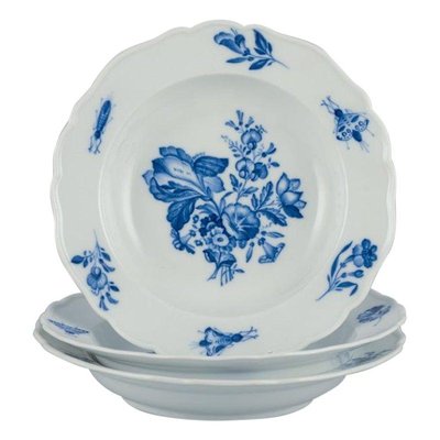 Große tiefe Teller mit bemalten Blumen und Insekten von Meissen, Deutschland, 3 . Set bei Pamono kaufen