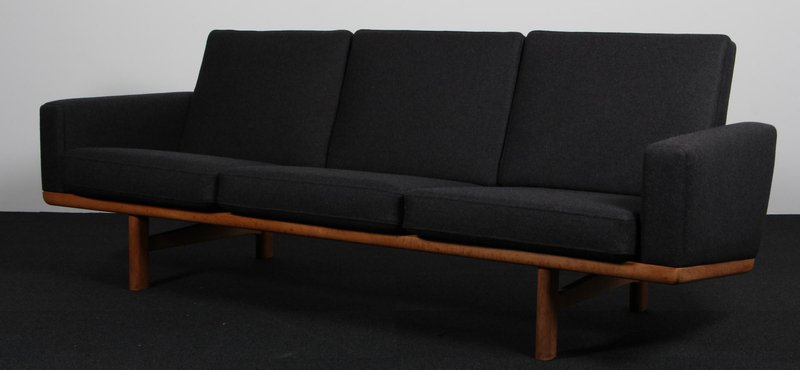Three-Seat Sofa by Hans J. Wegner for Getama for sale at Pamono