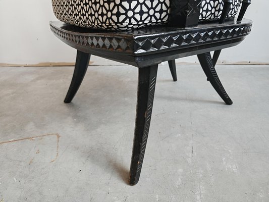 Antike handgeschnitzte schwarz lackierte Sessel, Italien, 1920er, 2er Set bei Pamono kaufen