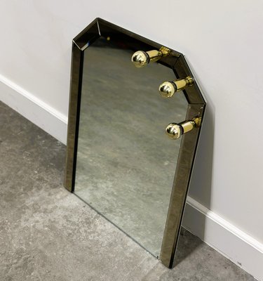 Deutscher Vintage Spiegel aus Messing & Rauchglas mit architektonisch facettierter Platte, 1980er bei Pamono kaufen