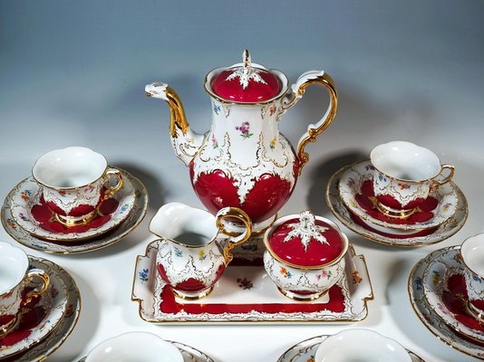 Meissen B-Shape Coffee Service for 6 with Purple, Gilt and Flower