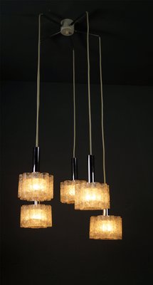 Kaskaden Hängelampe mit 5 Leuchten aus Eisglas Röhren von Doria, 1960er Kaskaden Hängelampe mit 5 Leuchten aus Eisglas Röhren von Doria, 1960er