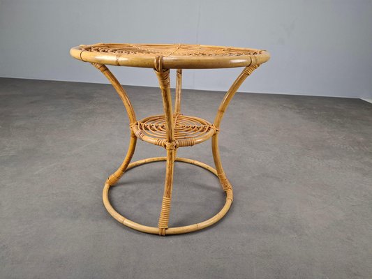 Mid-Century Beistelltisch aus Rattan & Bambus, Tschechoslowakei, 1960er bei  Pamono kaufen