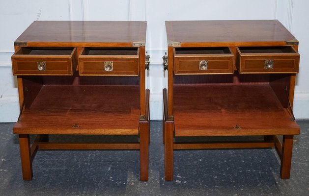 Englische Militrkampagne Nachttische aus Eibenholz & Messing, 2 . Set bei  Pamono kaufen