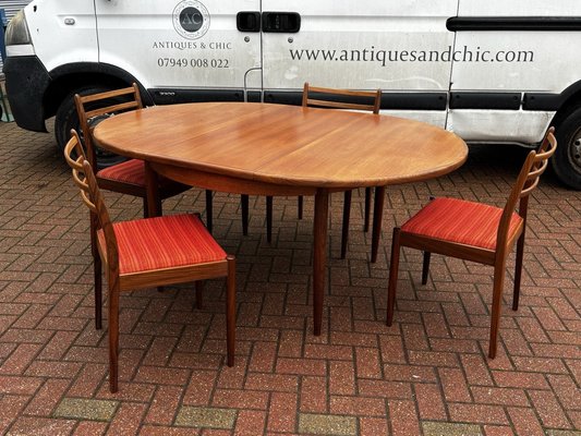 Mid-Century Modern Circular Extendable Dining Table and Chairs