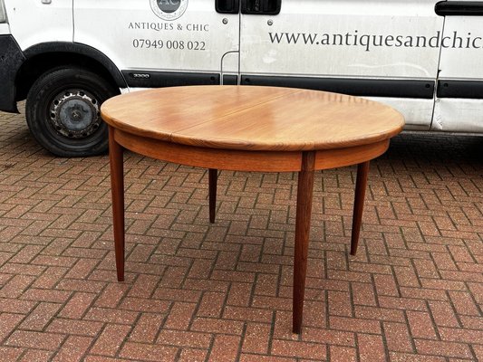 Mid-Century Modern Circular Extendable Dining Table and Chairs
