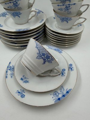 Art Deco Blue Blossom 1382 Service for 8 from Hutschenreuther Arzberg, 1920s, Set of 24 for sale at Pamono