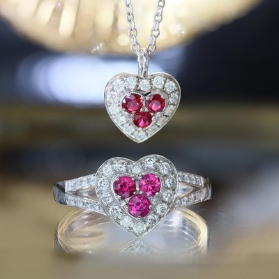 Bague En Or Blanc 18 Carats Sertie De Rubis Et Diamants - Parfait état - Occasion